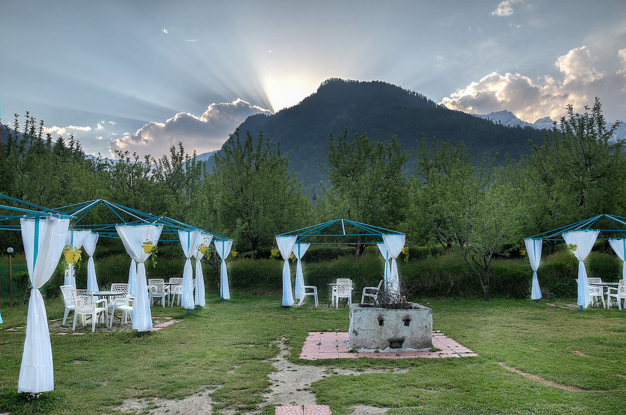 Treebo Trend Celebriti Manali Hotel Vashist Kültér fotó
