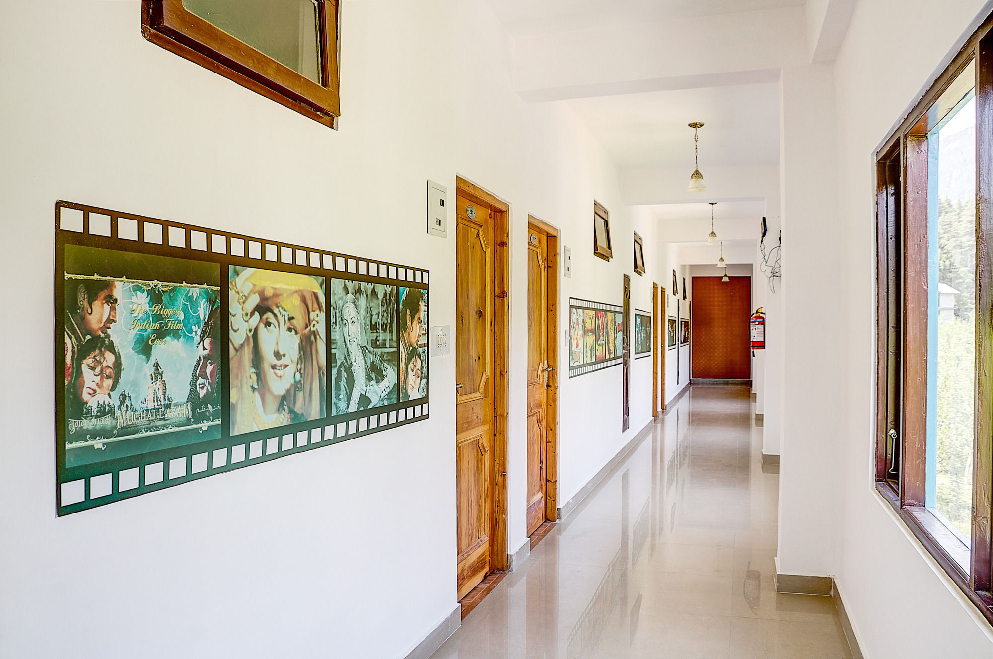 Treebo Trend Celebriti Manali Hotel Vashist Kültér fotó