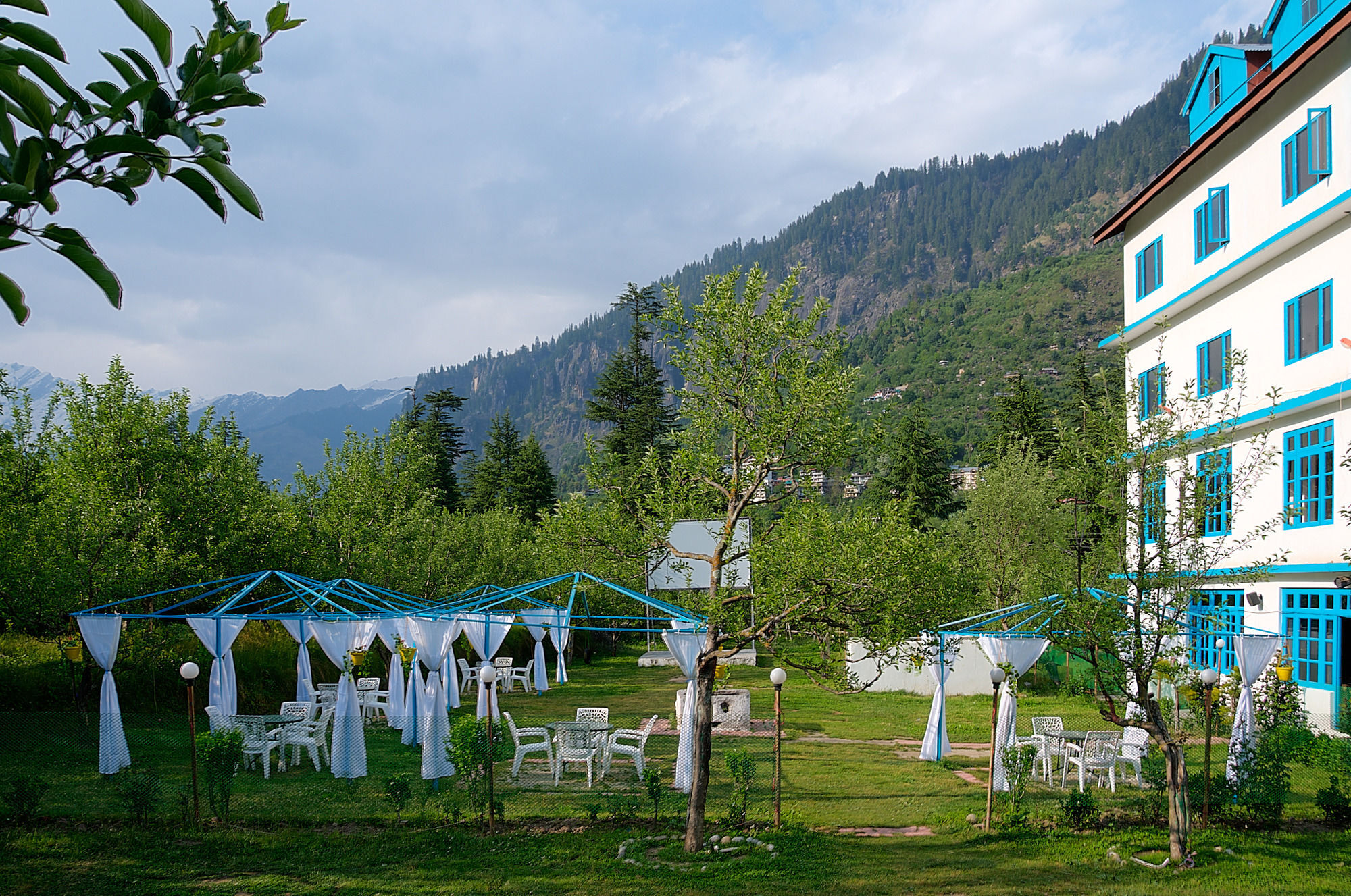 Treebo Trend Celebriti Manali Hotel Vashist Kültér fotó