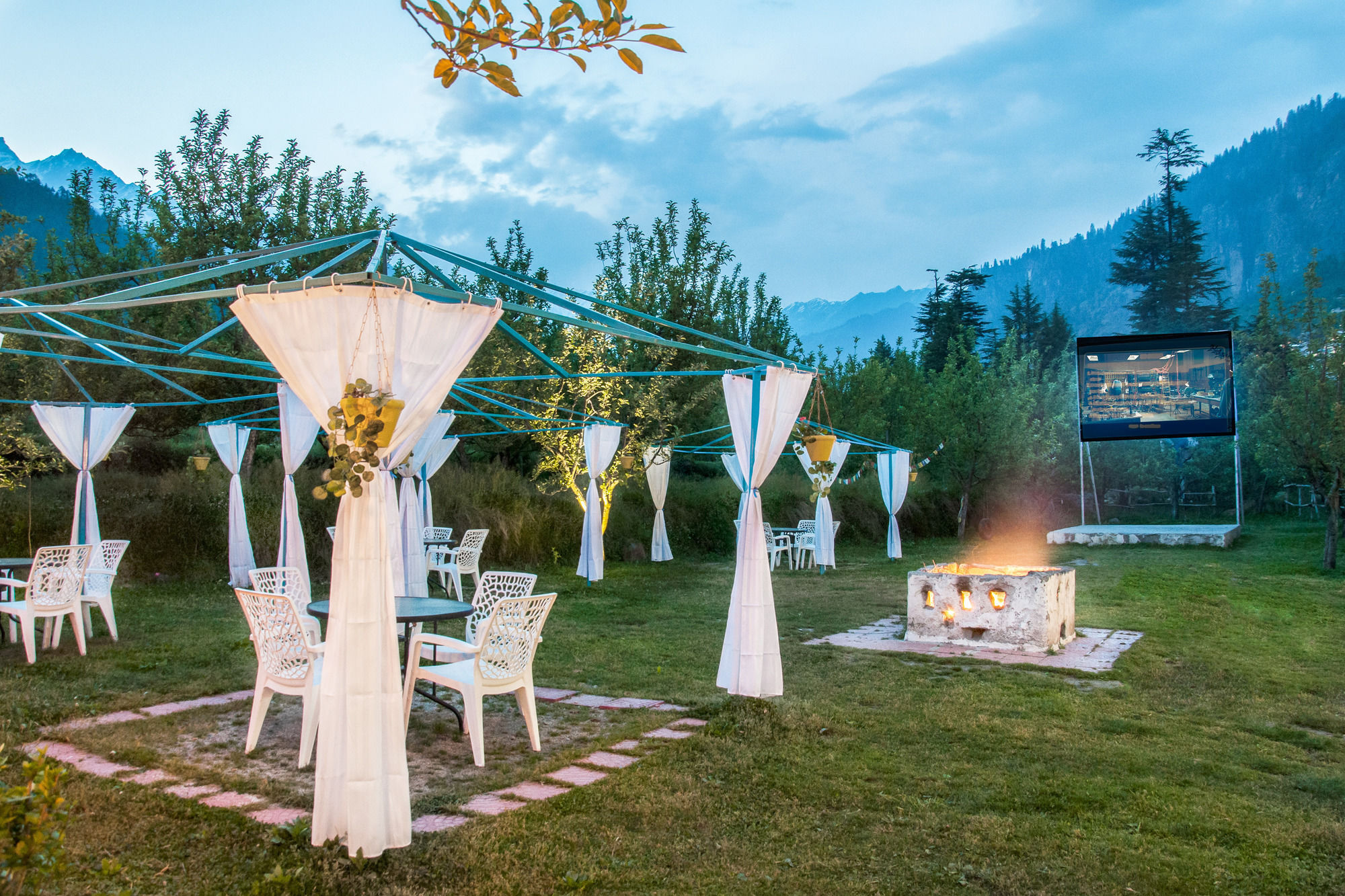 Treebo Trend Celebriti Manali Hotel Vashist Kültér fotó